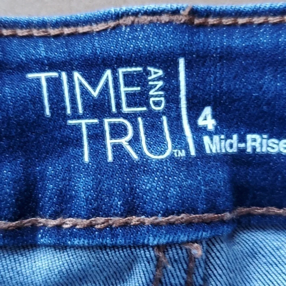 Time & True mid rise blue jean short size 4 - Picture 3 of 8